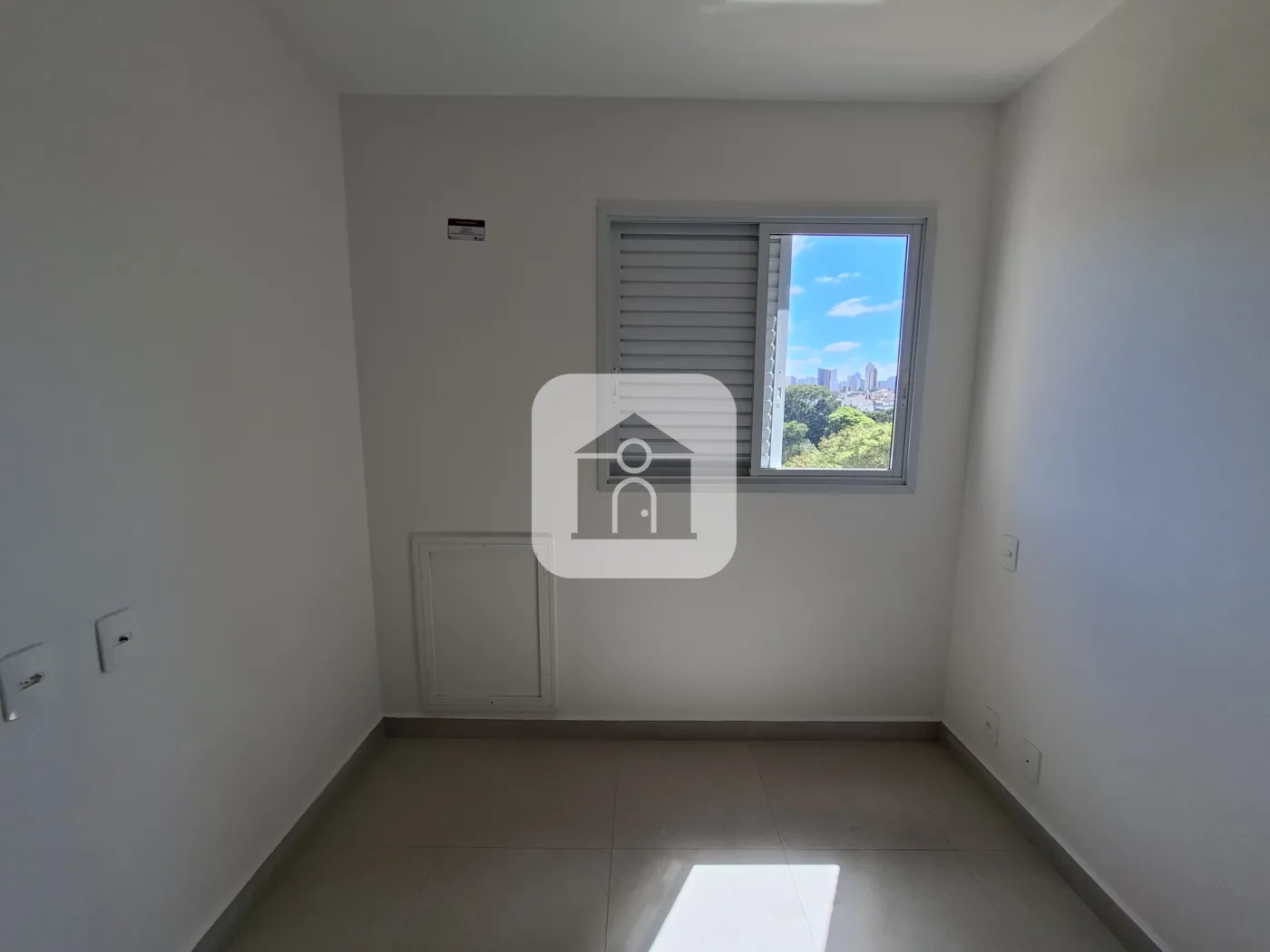 Alugar Apartamento / Padrão em Uberlândia R$ 2.500,00 - Foto 8
