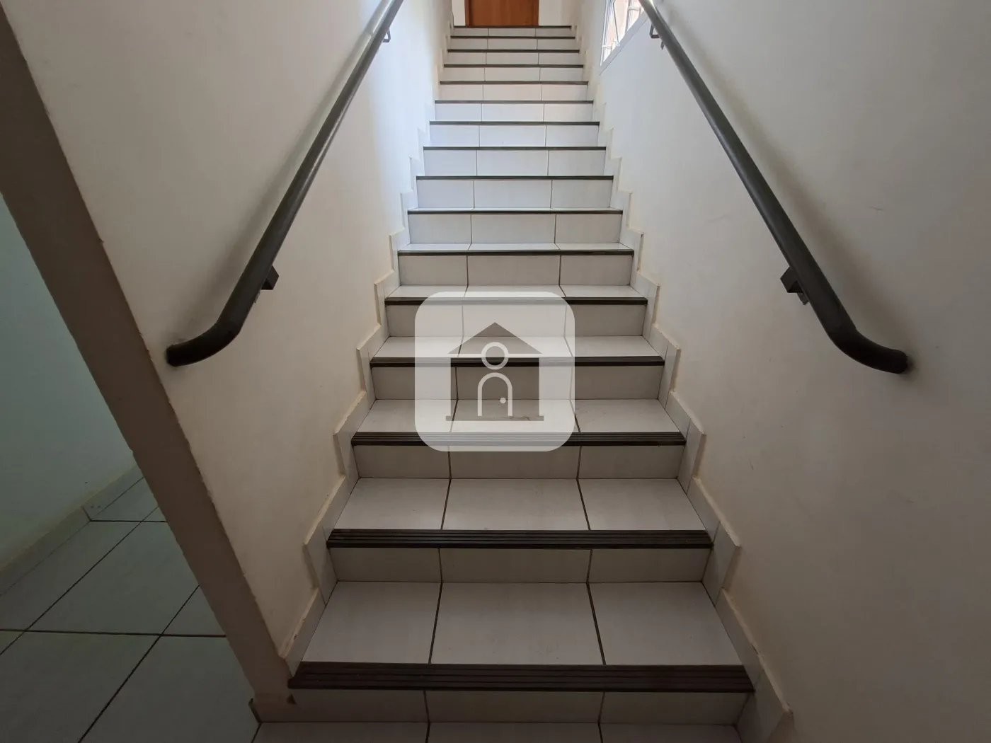 Alugar Apartamento / Padrão em Uberlândia R$ 900,00 - Foto 2