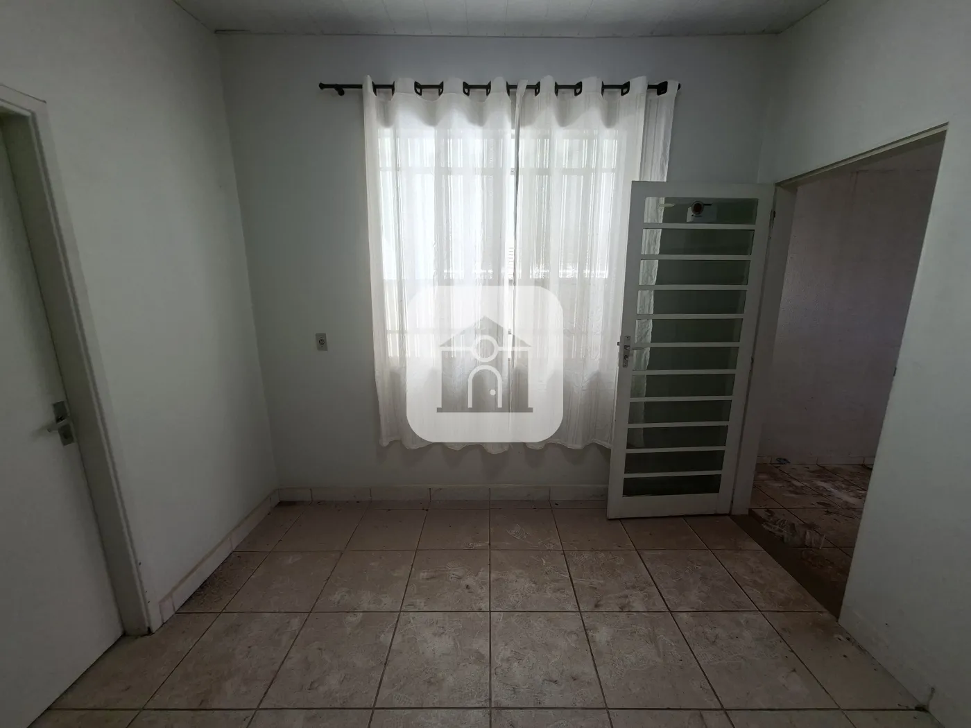 Alugar Casa / Padrão em Uberlândia R$ 2.000,00 - Foto 3