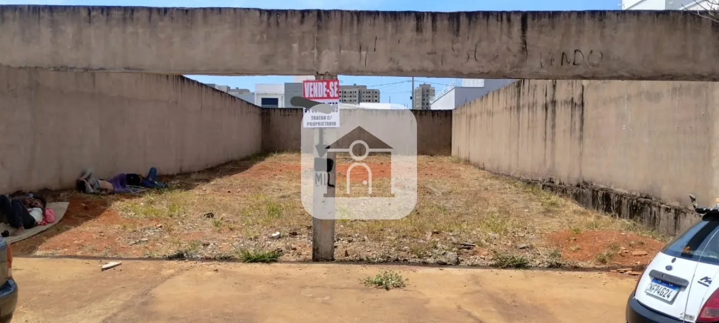Comprar Terreno / Padrão em Uberlândia R$ 315.000,00 - Foto 2
