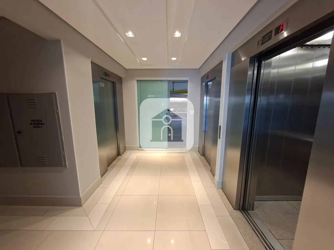 Alugar Apartamento / Padrão em Uberlândia R$ 6.000,00 - Foto 1