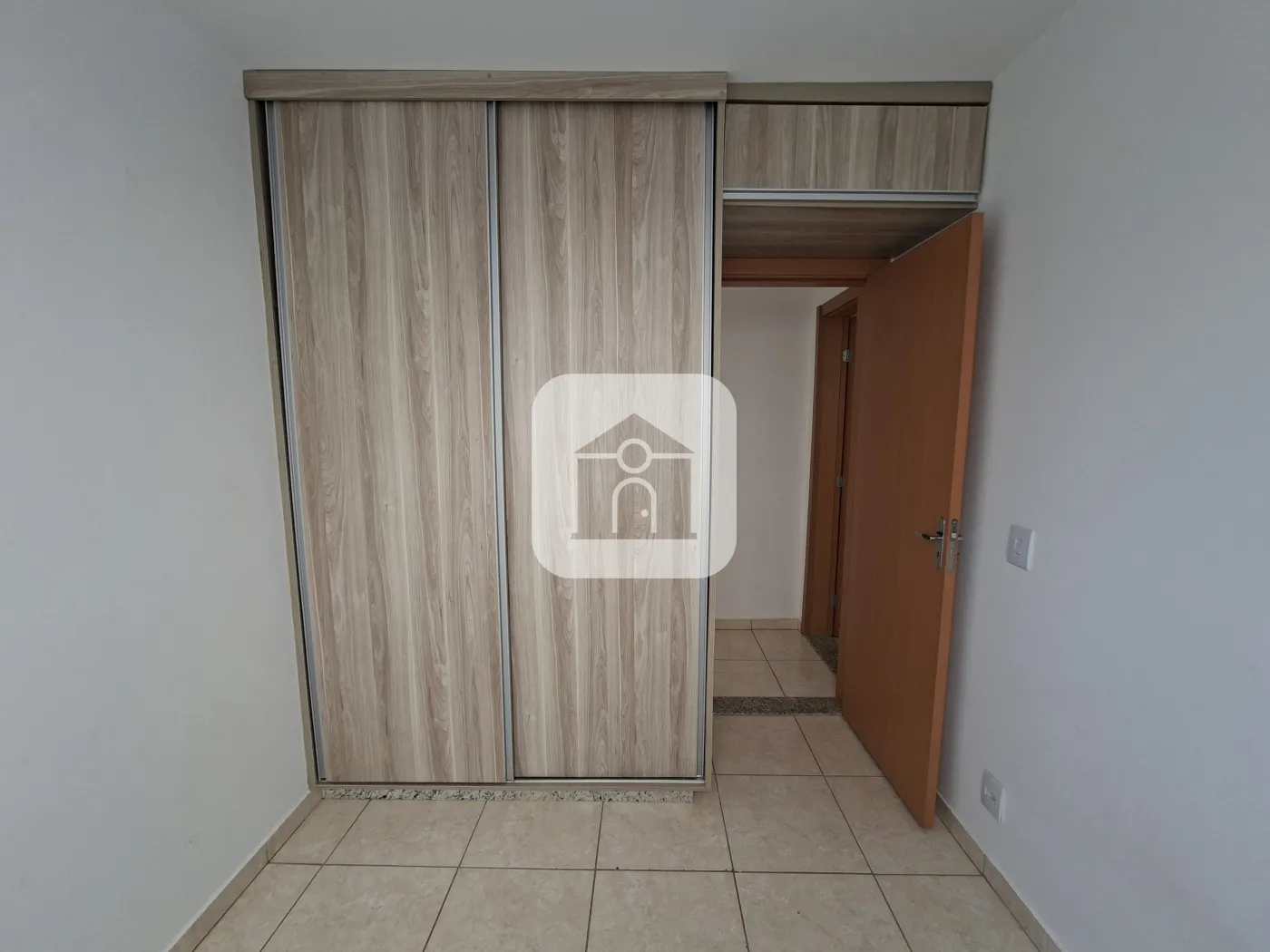 Alugar Apartamento / Padrão em Uberlândia R$ 1.350,00 - Foto 8