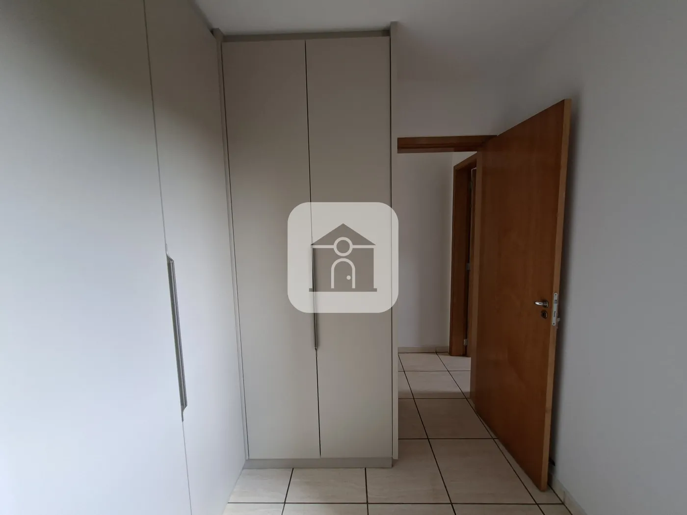 Alugar Apartamento / Padrão em Uberlândia R$ 2.000,00 - Foto 6