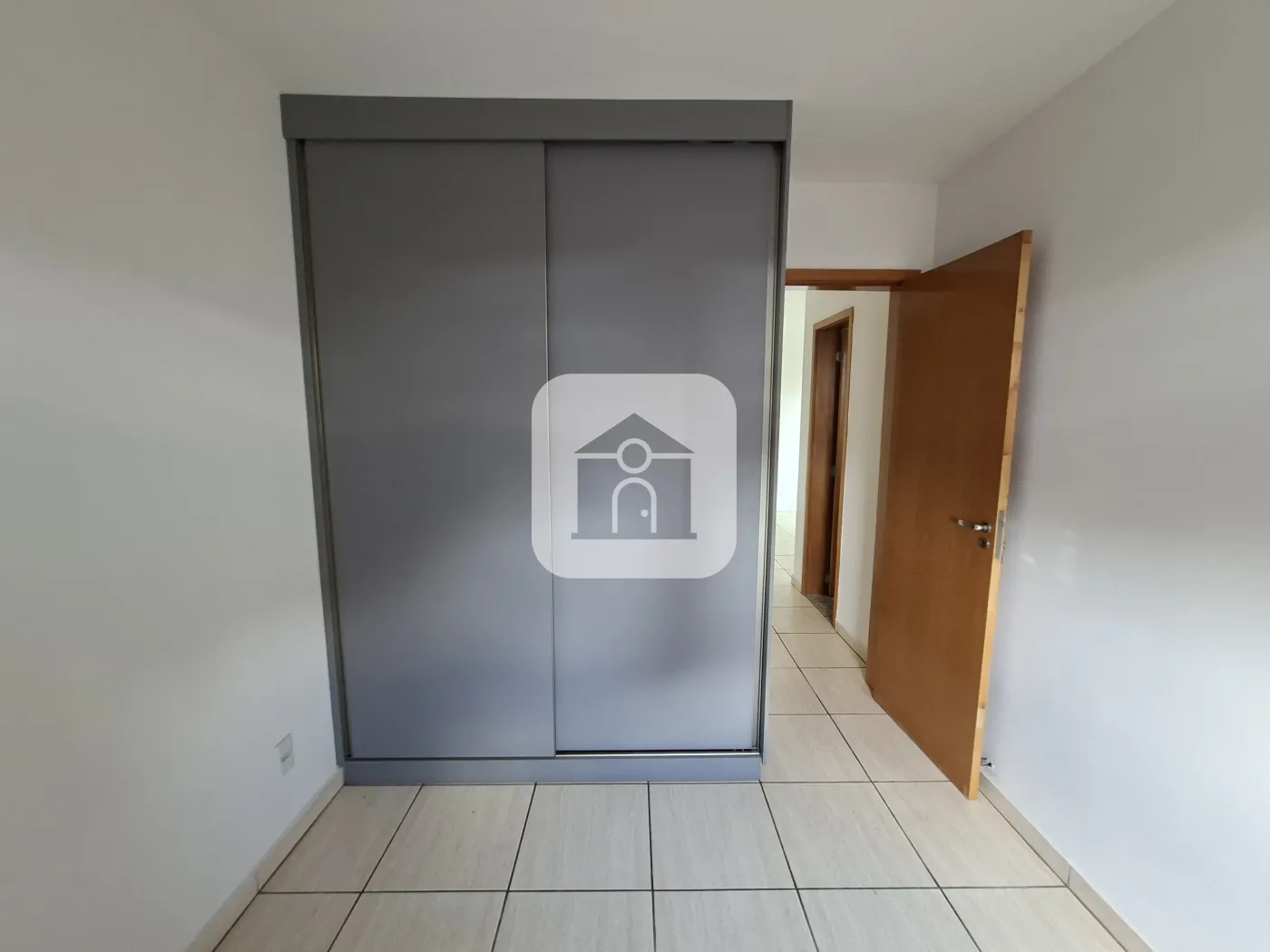 Alugar Apartamento / Padrão em Uberlândia R$ 2.000,00 - Foto 9