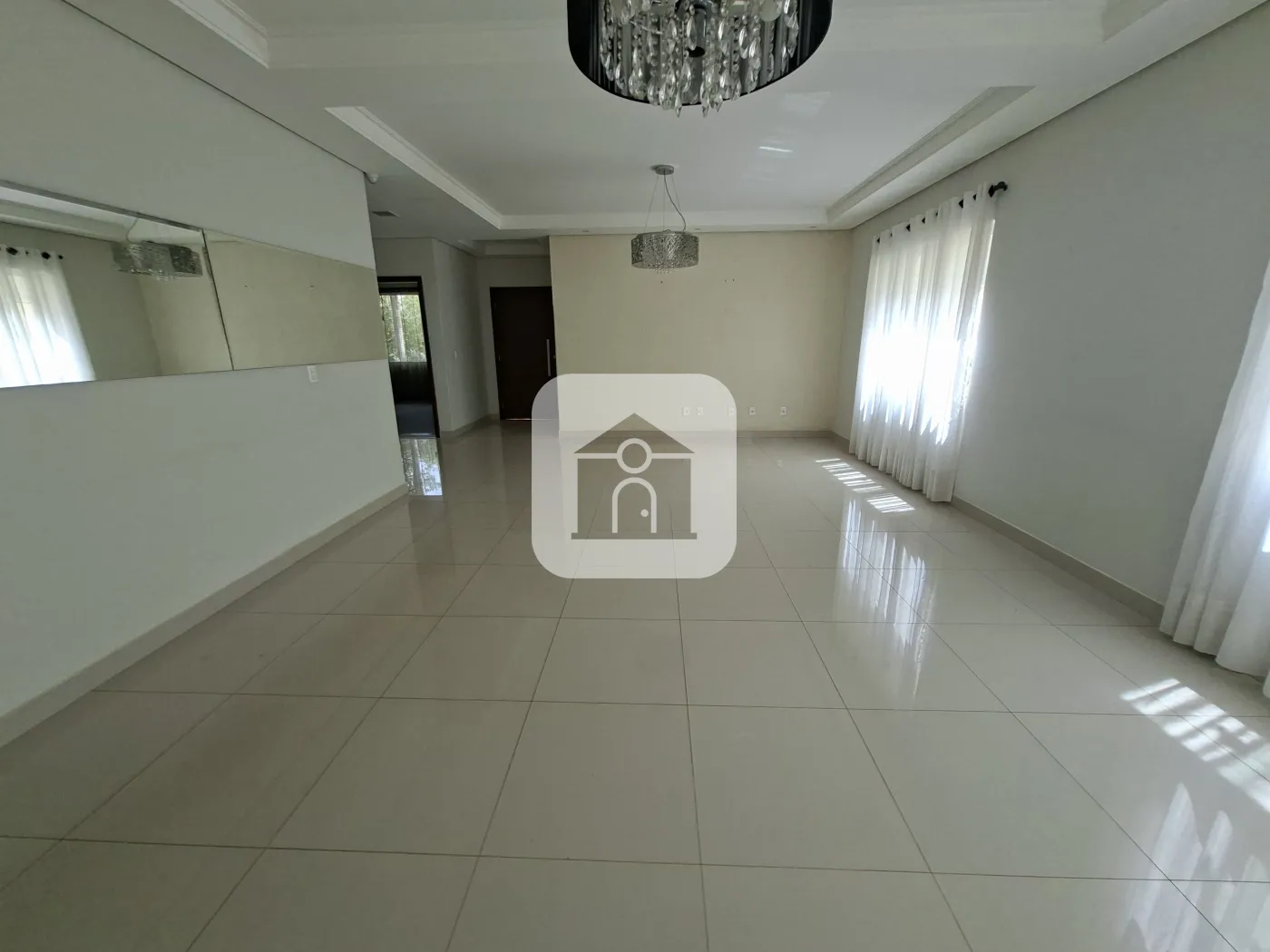 Alugar Casa / Padrão em Uberlândia R$ 12.500,00 - Foto 2