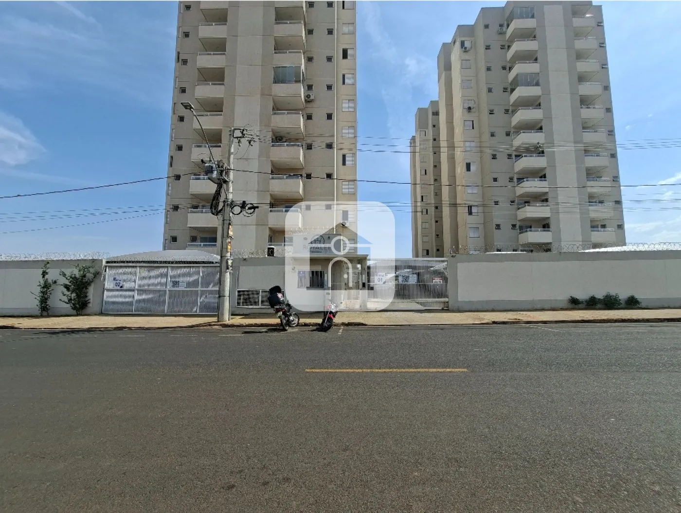 Alugar Apartamento / Padrão em Uberlândia R$ 1.300,00 - Foto 1