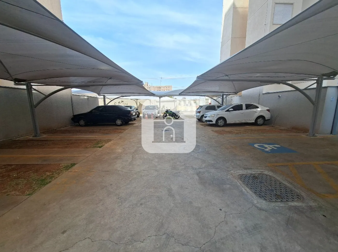 Alugar Apartamento / Padrão em Uberlândia R$ 1.300,00 - Foto 18