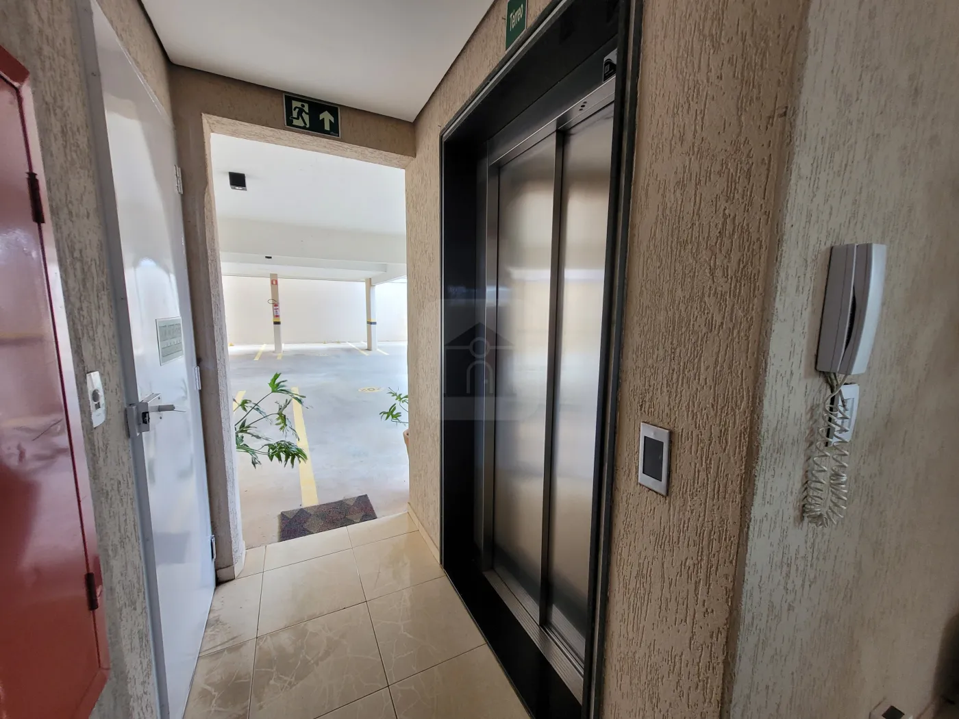 Alugar Apartamento / Padrão em Uberlândia R$ 1.980,00 - Foto 1