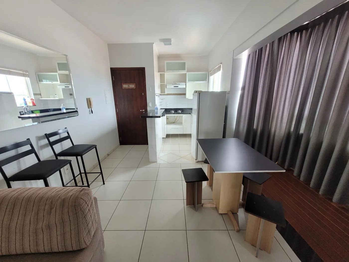 Alugar Apartamento / Padrão em Uberlândia R$ 1.980,00 - Foto 2