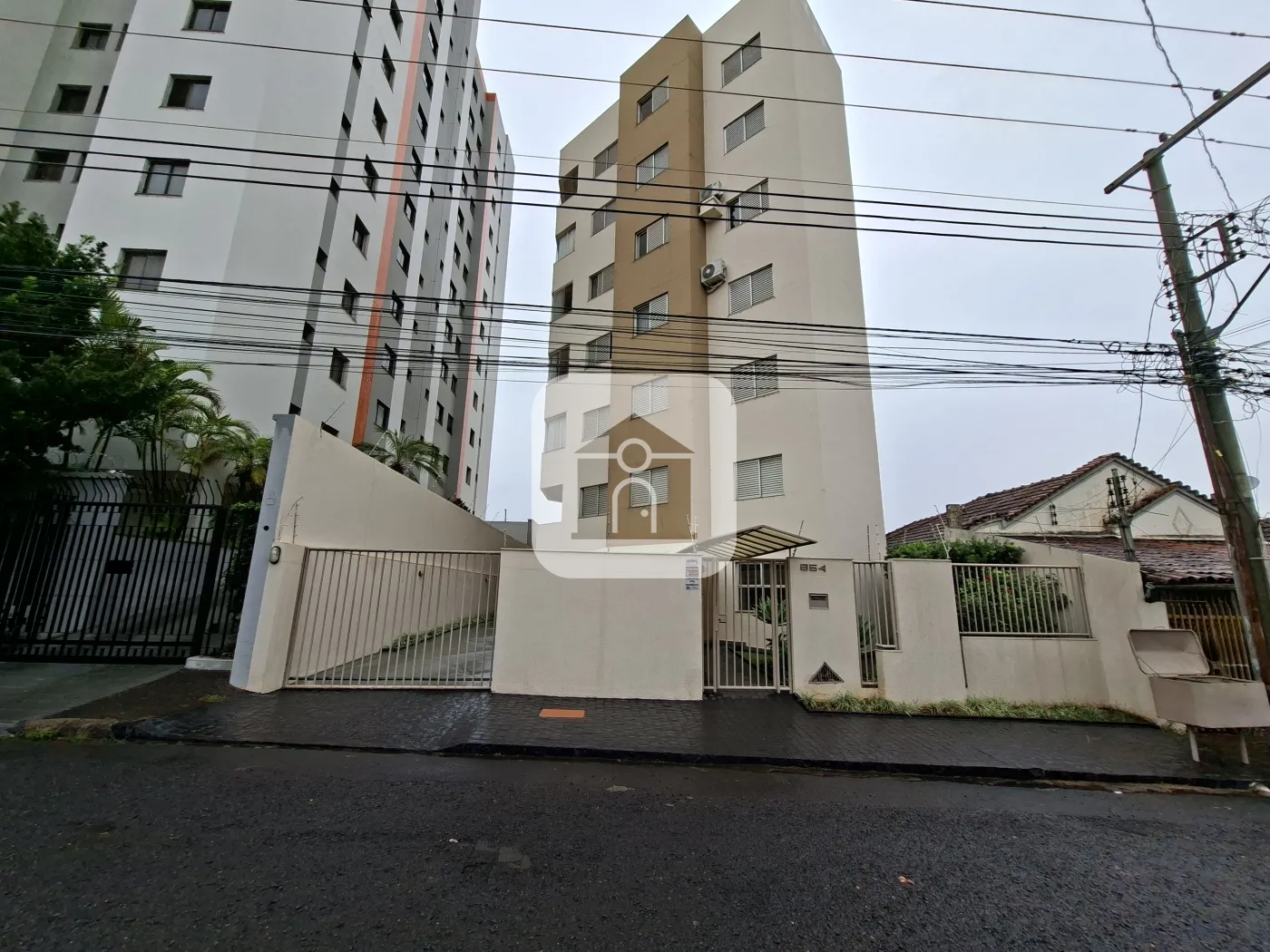 Alugar Apartamento / Padrão em Uberlândia R$ 2.500,00 - Foto 1