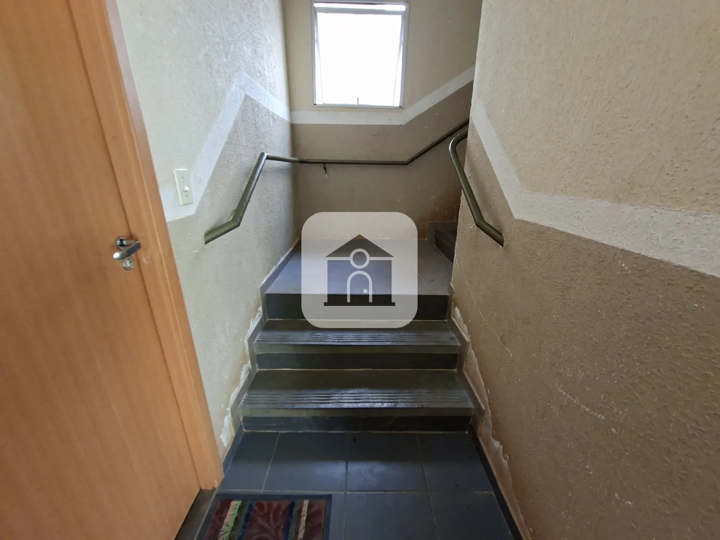 Alugar Apartamento / Padrão em Uberlândia R$ 1.100,00 - Foto 3