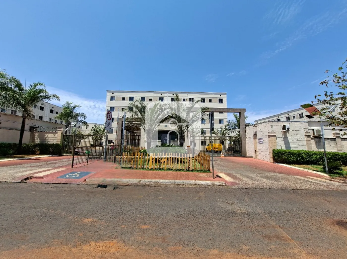 Alugar Apartamento / Padrão em Uberlândia R$ 1.100,00 - Foto 1