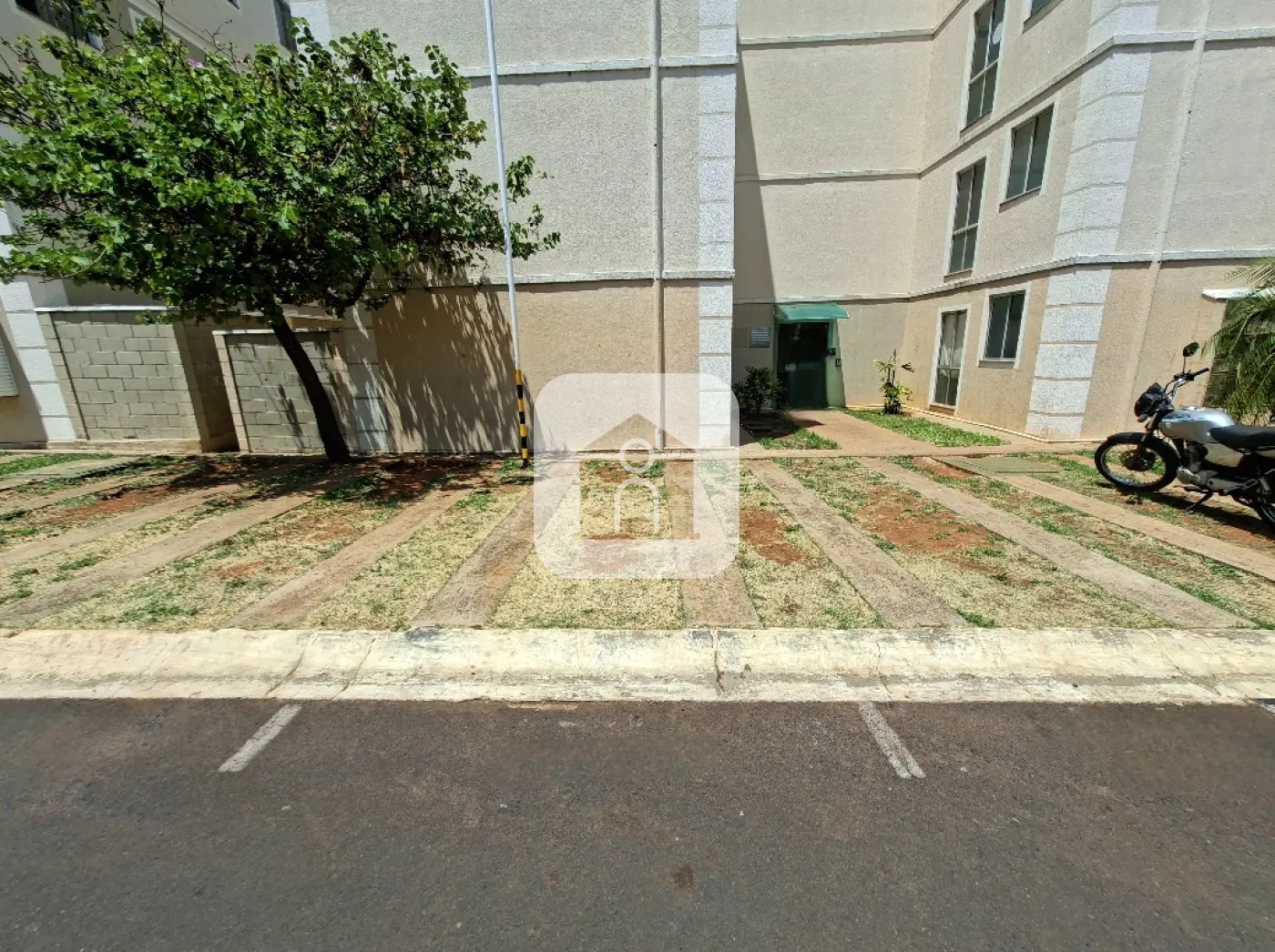 Alugar Apartamento / Padrão em Uberlândia R$ 1.100,00 - Foto 12