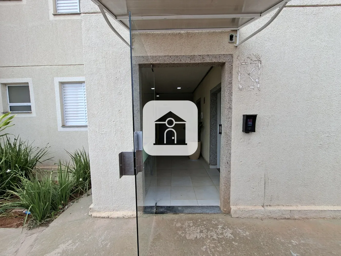 Alugar Apartamento / Padrão em Uberlândia R$ 1.600,00 - Foto 2
