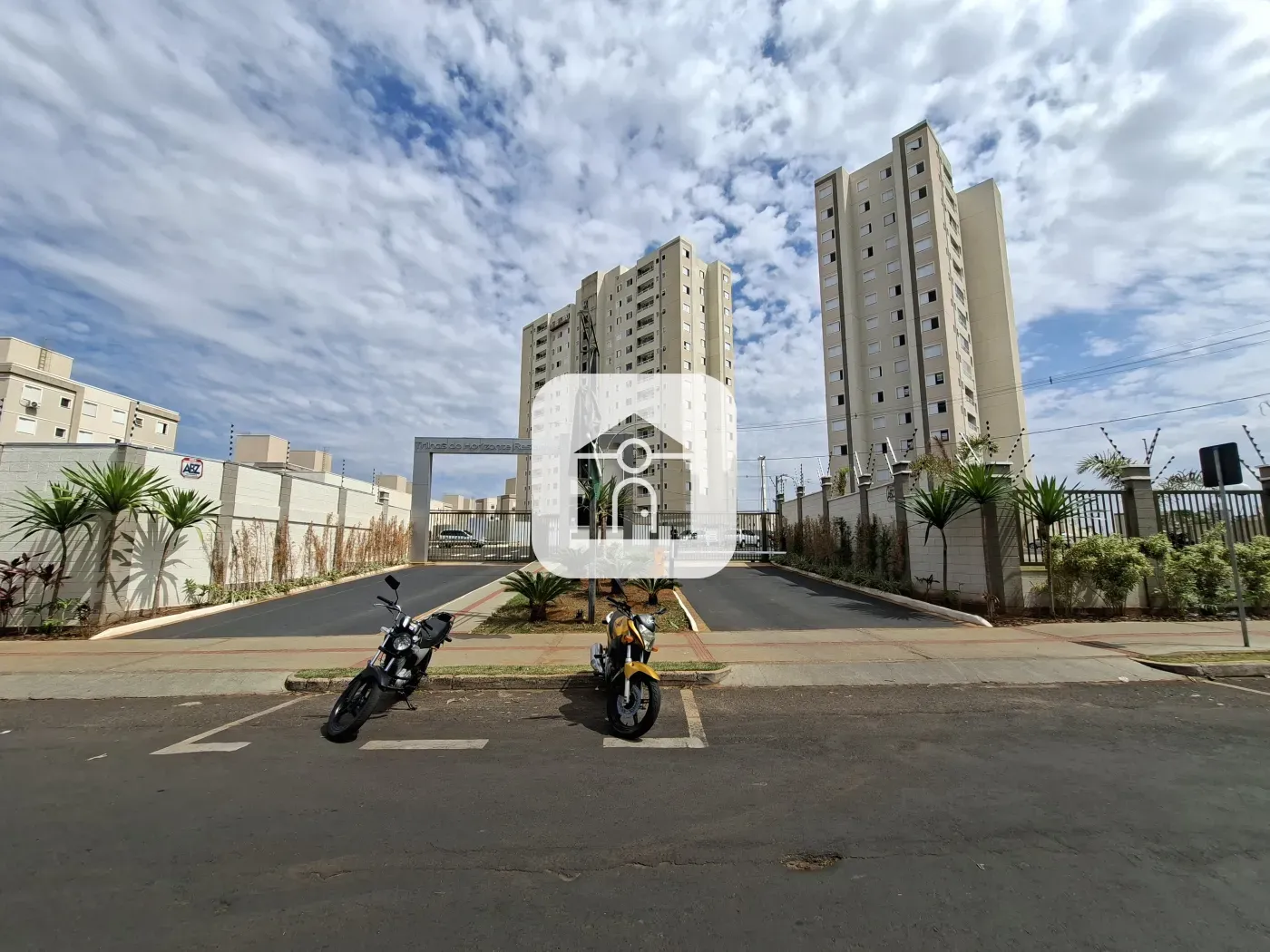 Alugar Apartamento / Padrão em Uberlândia R$ 1.600,00 - Foto 1