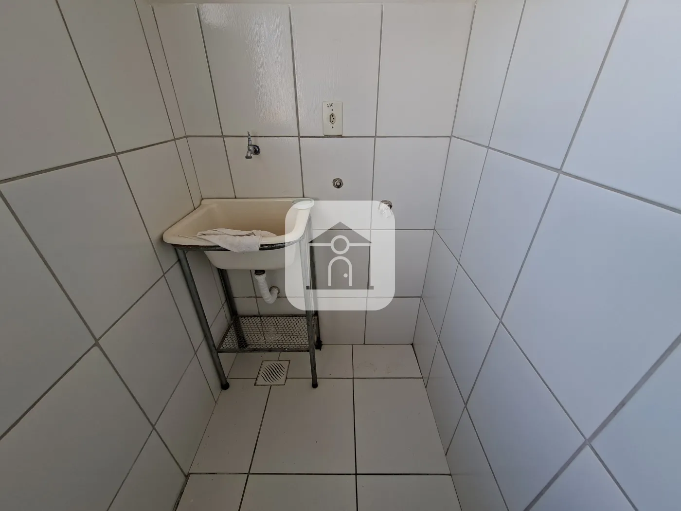 Alugar Apartamento / Padrão em Uberlândia R$ 1.000,00 - Foto 9