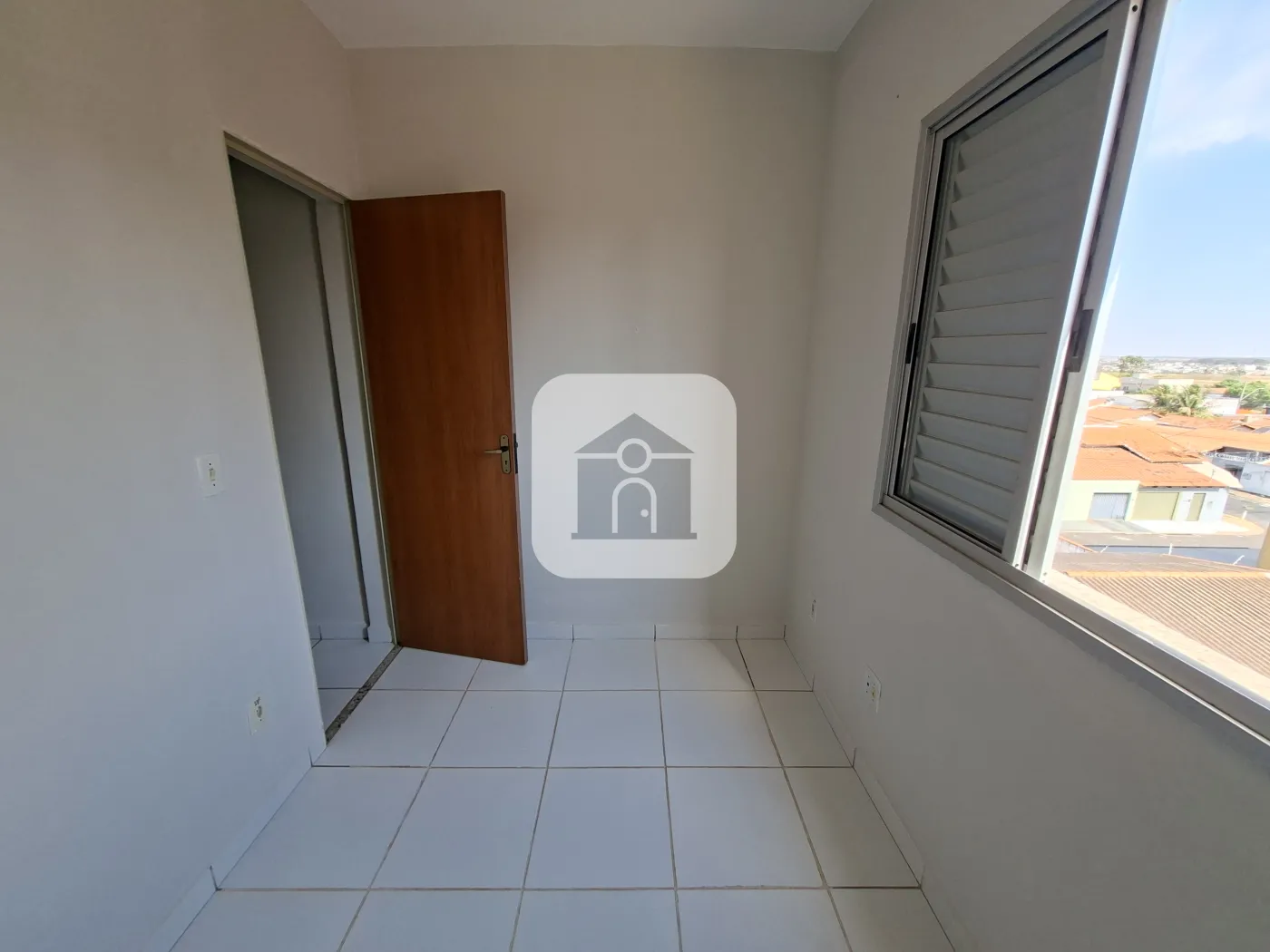 Alugar Apartamento / Padrão em Uberlândia R$ 1.000,00 - Foto 11