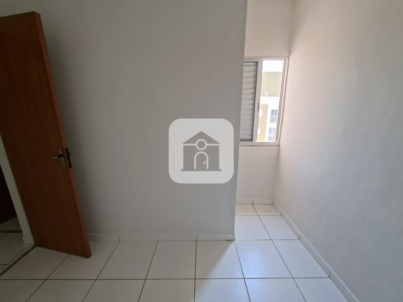 Alugar Apartamento / Padrão em Uberlândia R$ 1.000,00 - Foto 14