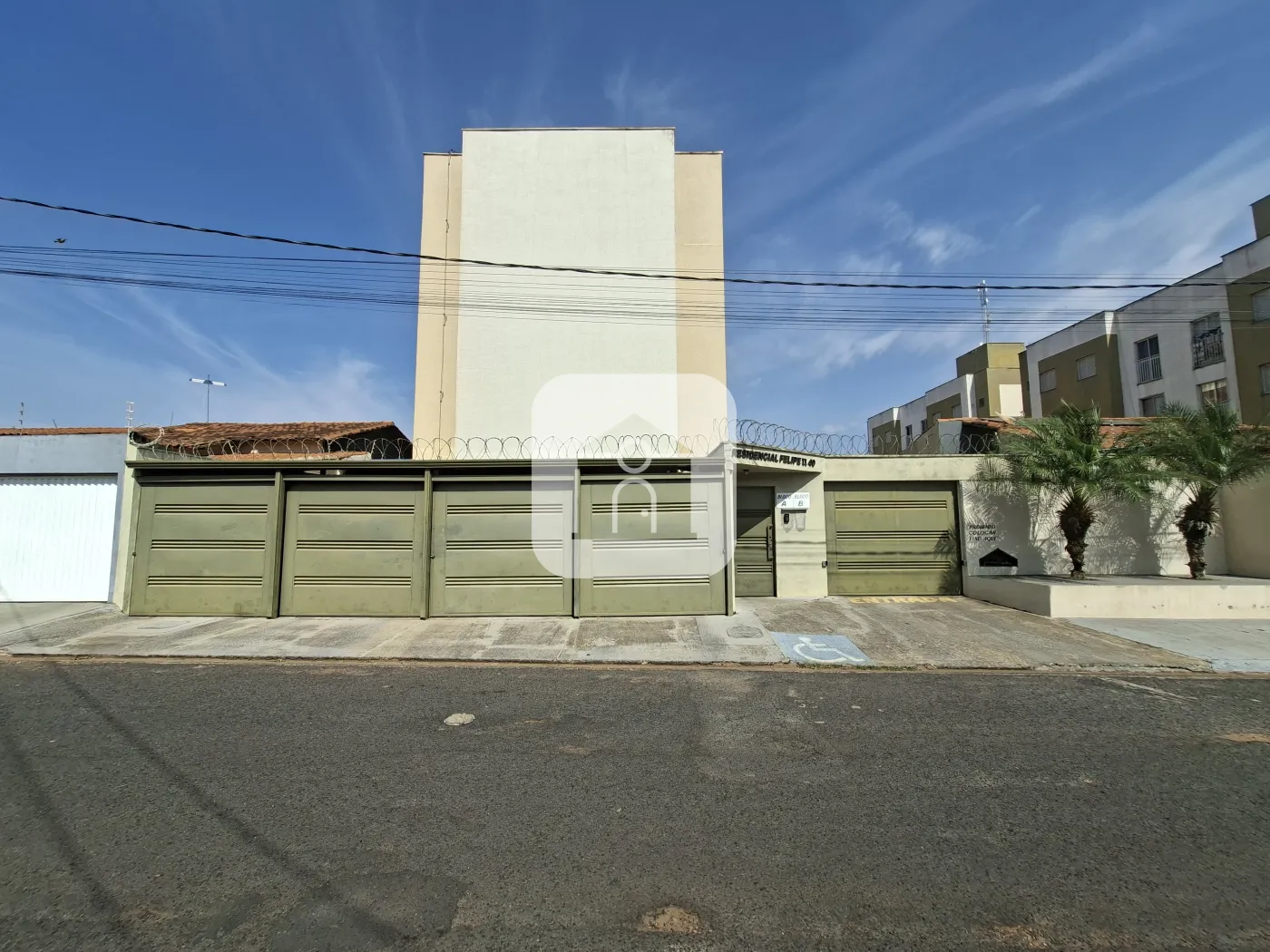 Alugar Apartamento / Padrão em Uberlândia R$ 1.000,00 - Foto 1