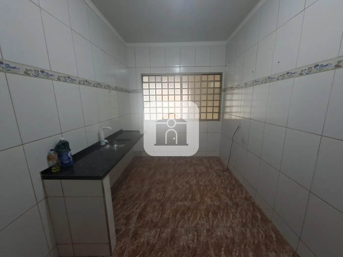 Alugar Casa / Padrão em Uberlândia R$ 2.000,00 - Foto 3