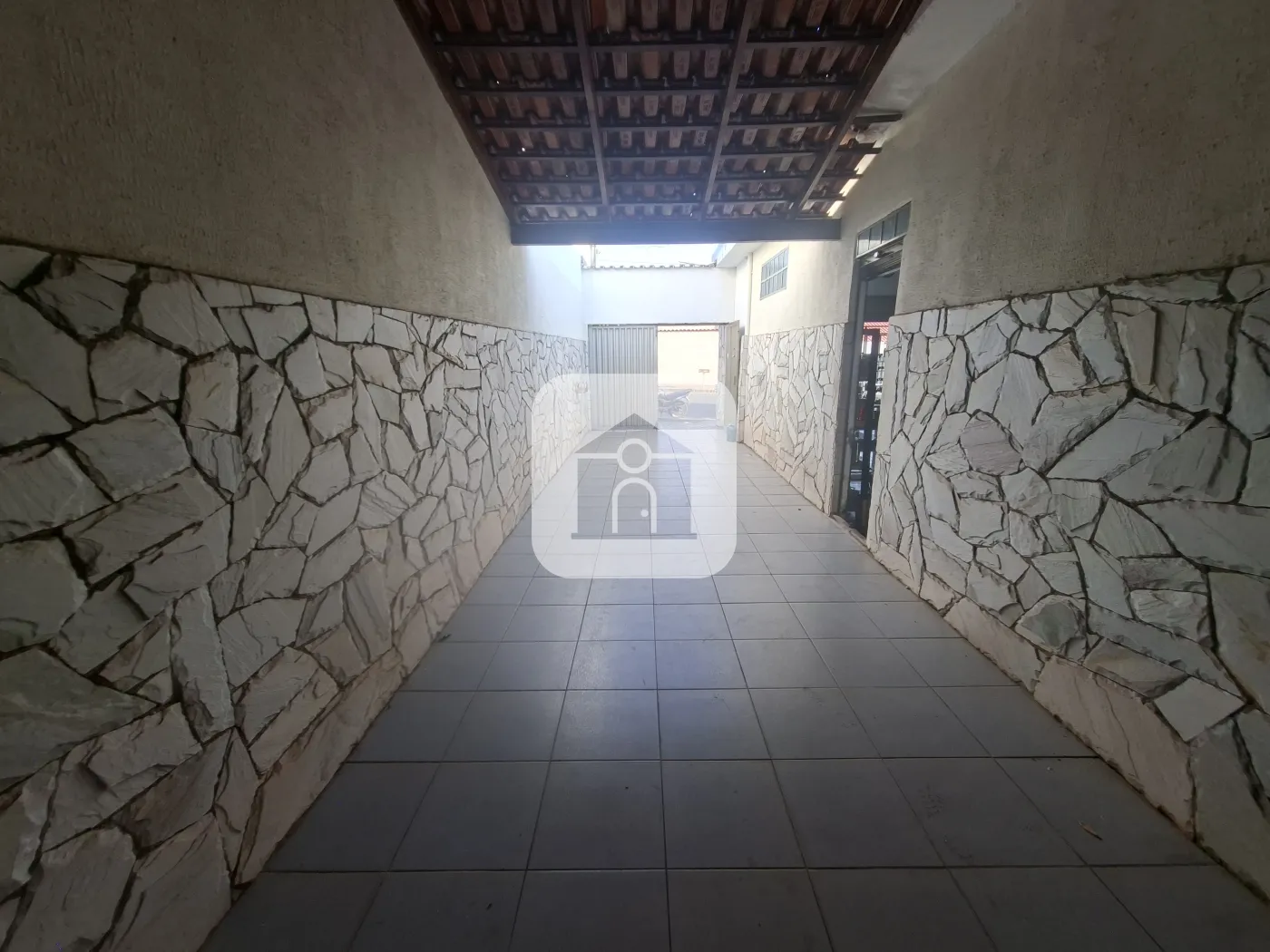 Alugar Casa / Padrão em Uberlândia R$ 2.000,00 - Foto 17