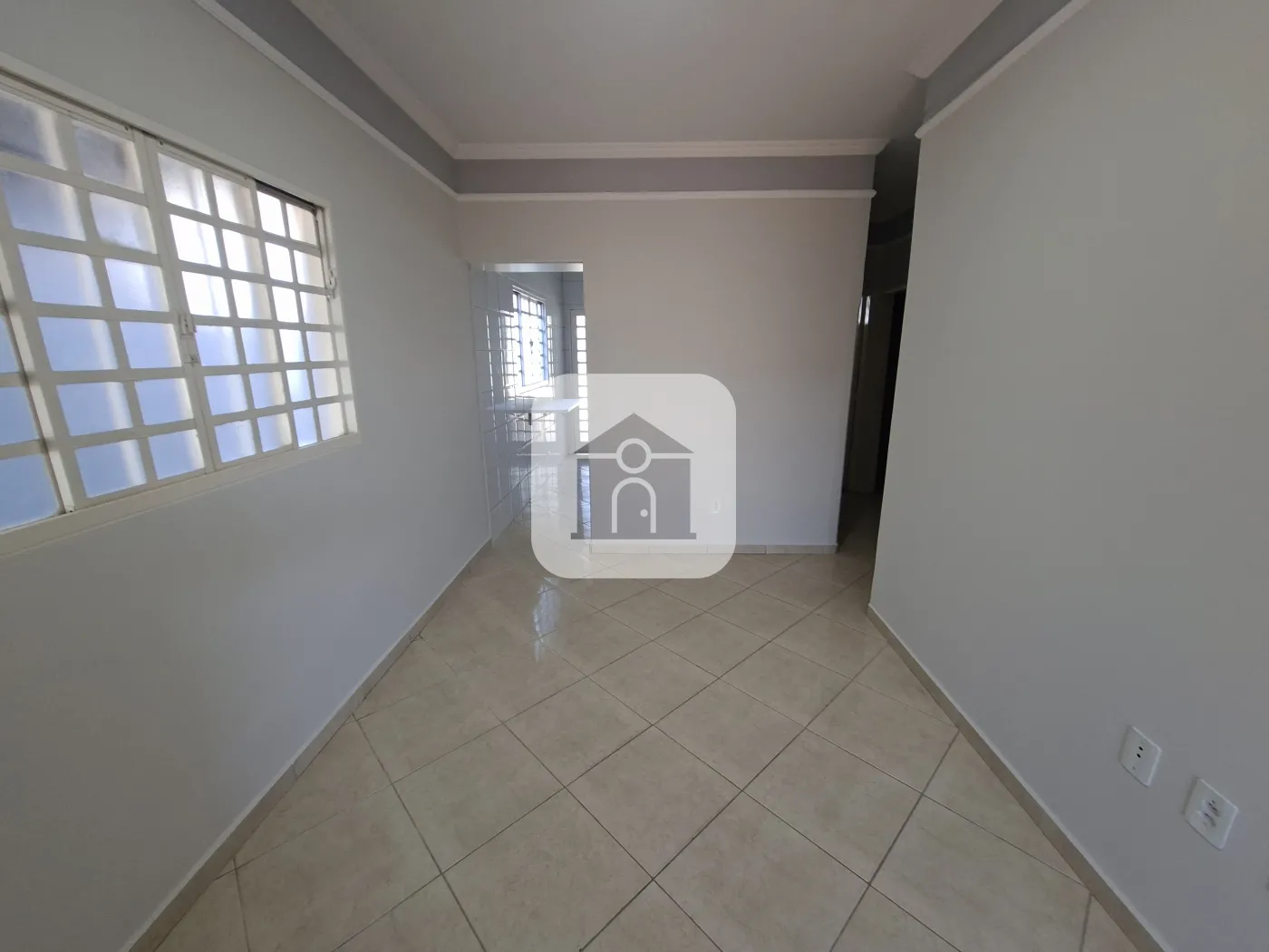 Alugar Casa / Padrão em Uberlândia R$ 2.500,00 - Foto 1