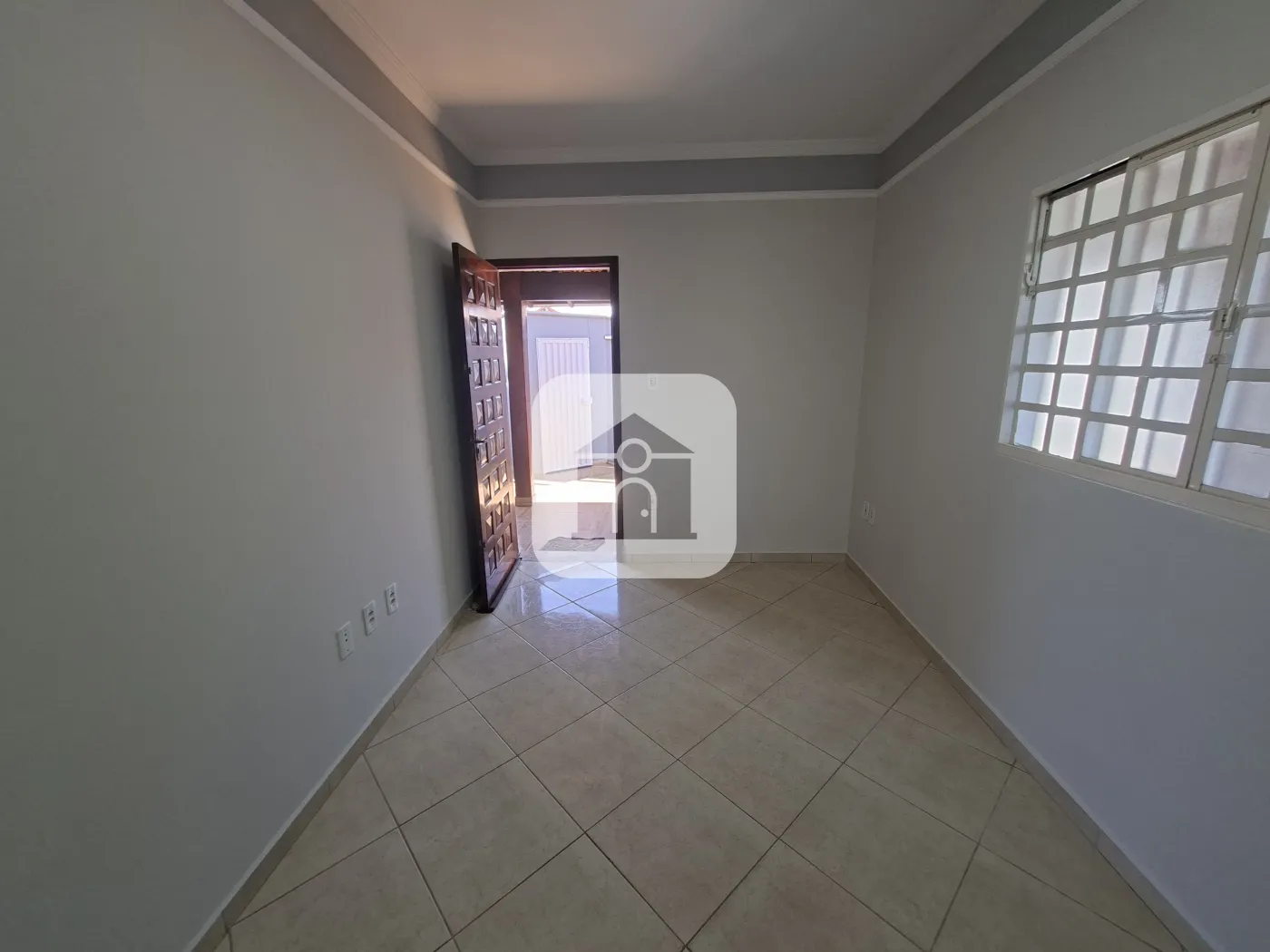 Alugar Casa / Padrão em Uberlândia R$ 2.500,00 - Foto 2