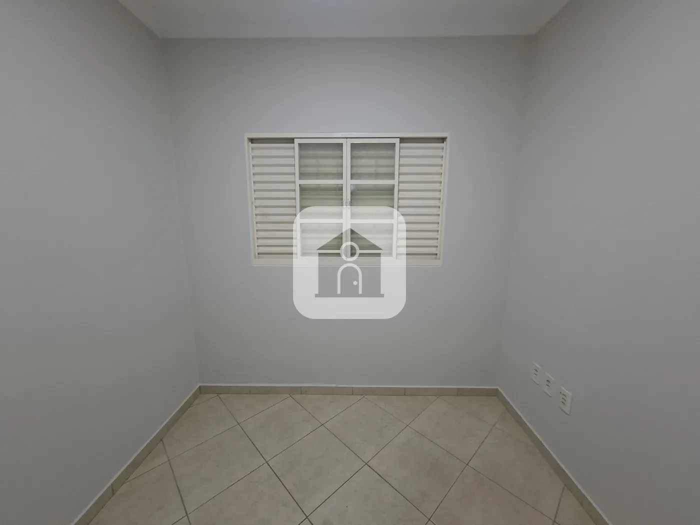 Alugar Casa / Padrão em Uberlândia R$ 2.500,00 - Foto 3