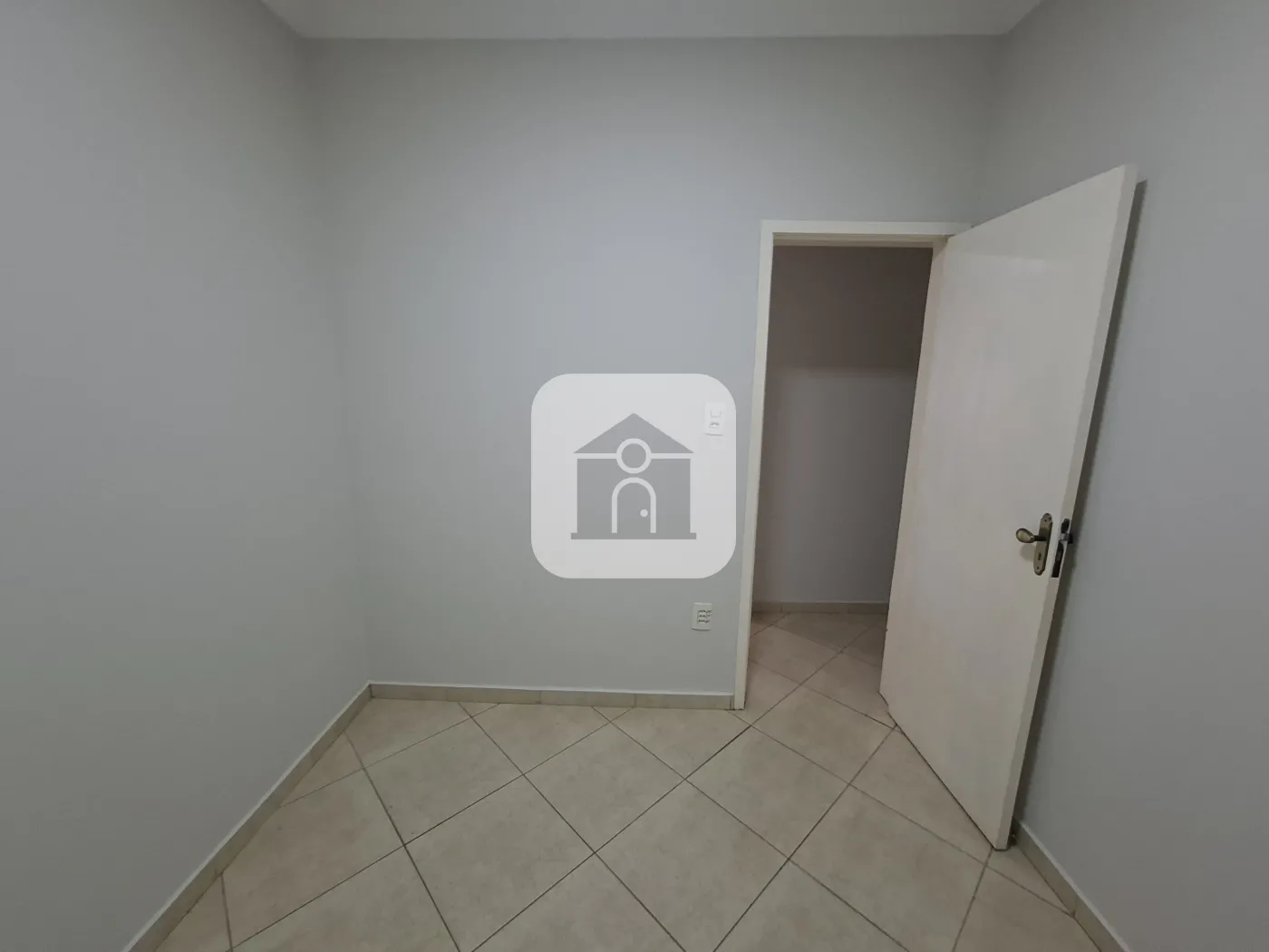 Alugar Casa / Padrão em Uberlândia R$ 2.500,00 - Foto 4
