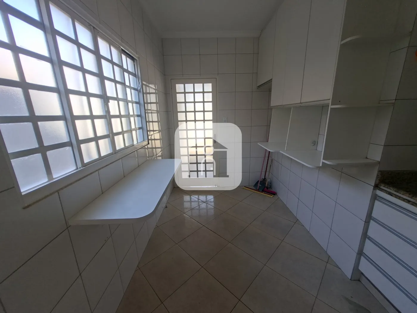 Alugar Casa / Padrão em Uberlândia R$ 2.500,00 - Foto 8