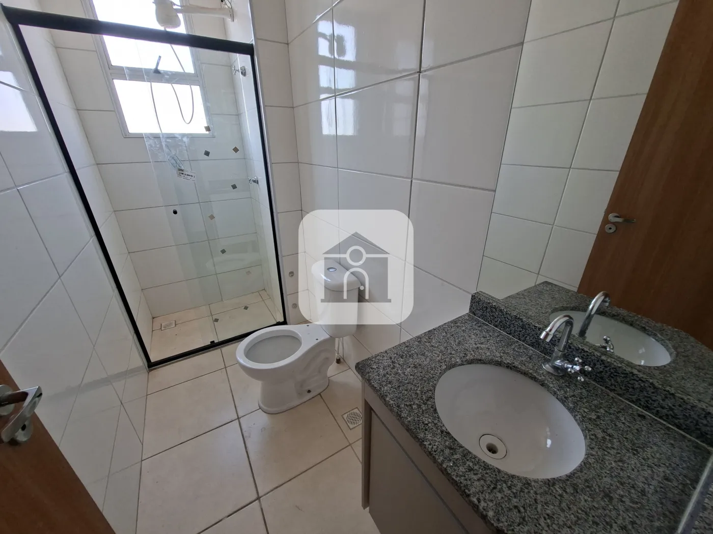 Alugar Apartamento / Padrão em Uberlândia R$ 1.650,00 - Foto 18