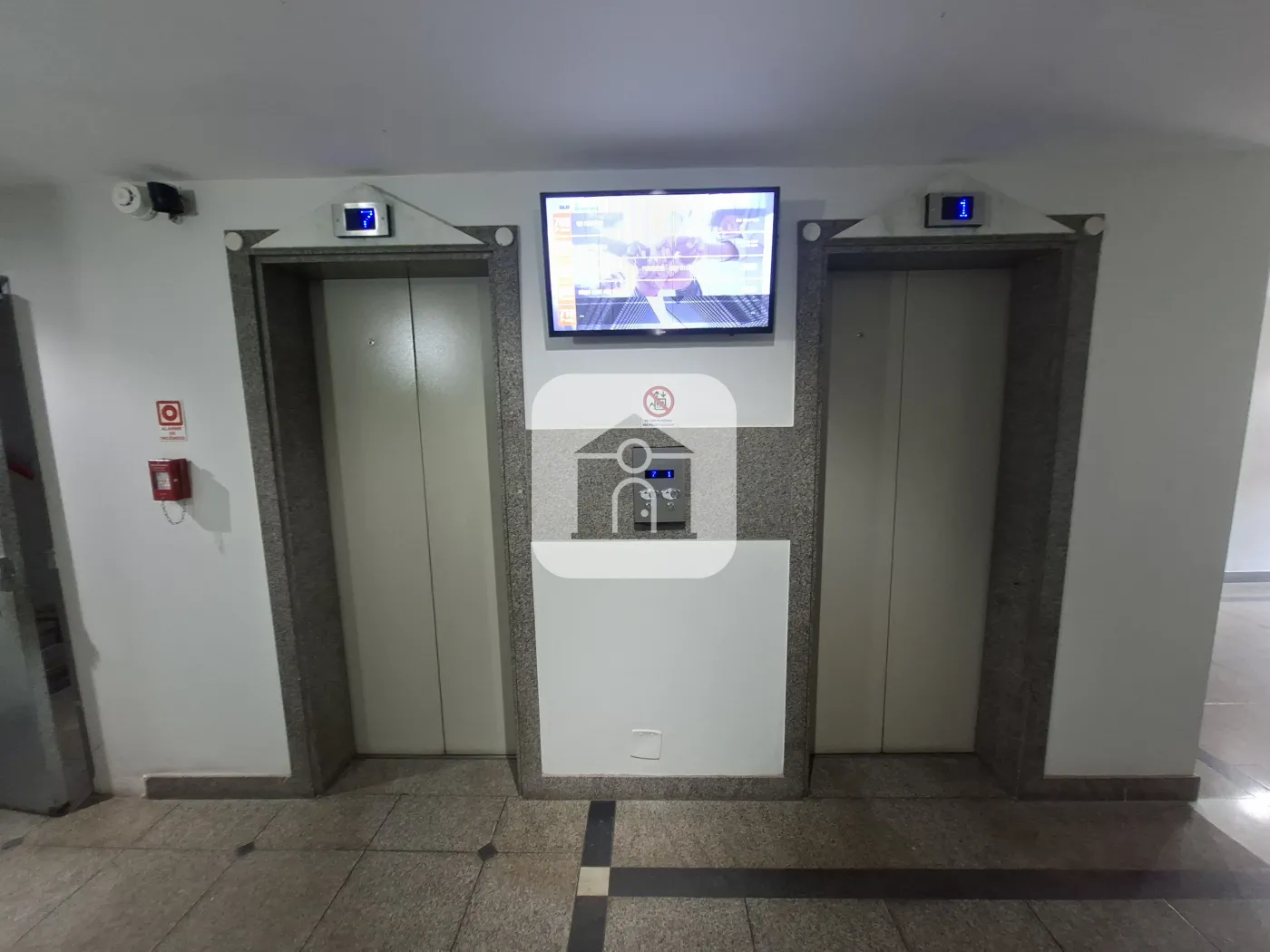 Alugar Comercial / Sala Comercial Condomínio em Uberlândia R$ 2.000,00 - Foto 2