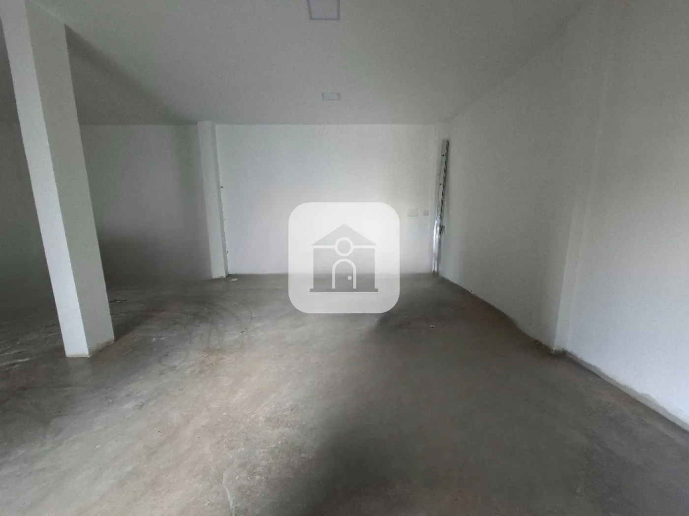 Alugar Comercial / Loja Condomínio em Uberlândia R$ 2.000,00 - Foto 2