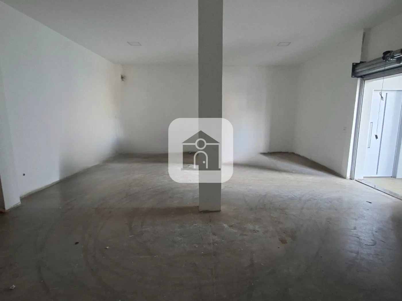 Alugar Comercial / Loja Condomínio em Uberlândia R$ 2.000,00 - Foto 1