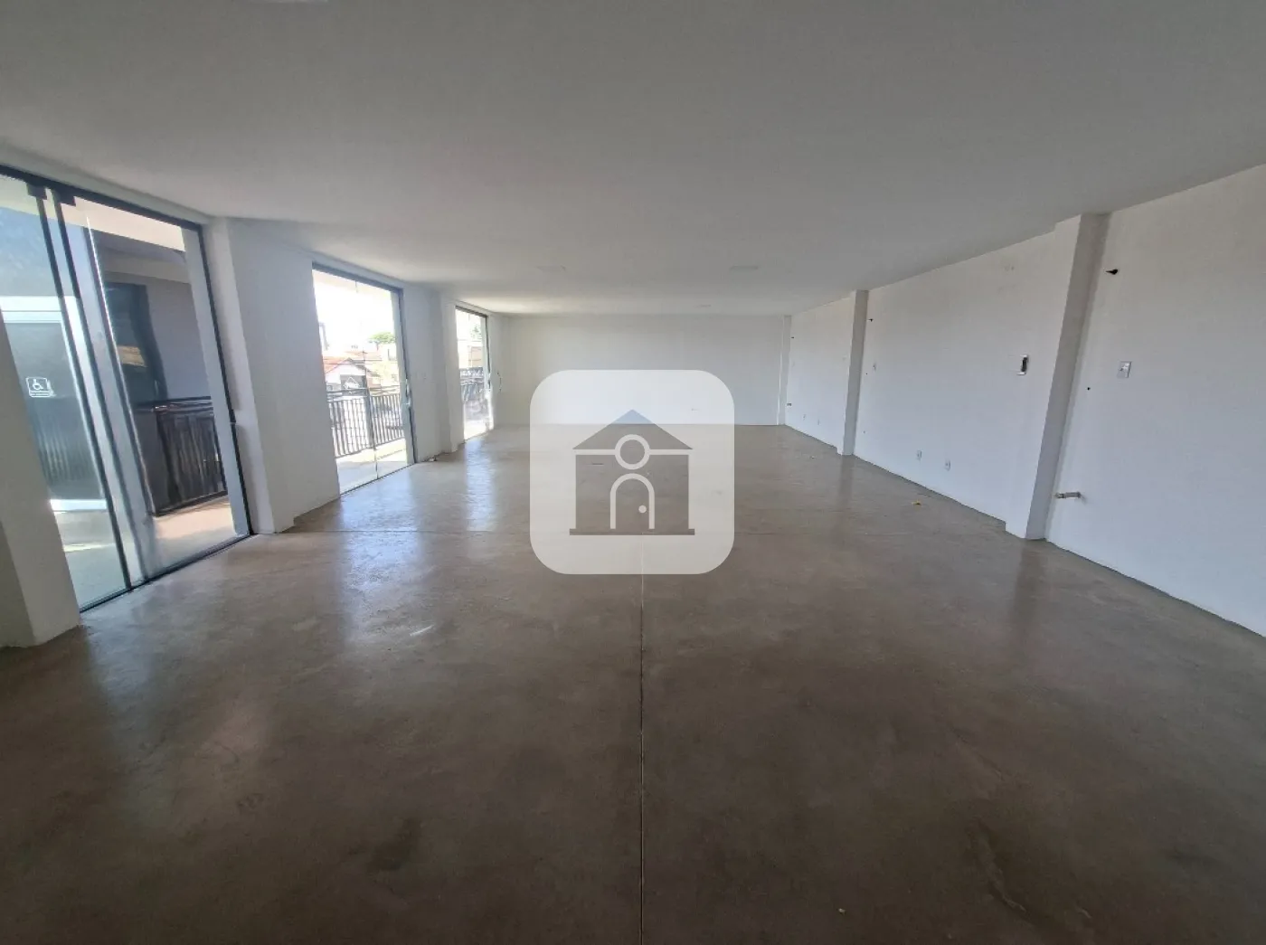 Alugar Comercial / Loja Condomínio em Uberlândia R$ 2.340,00 - Foto 2