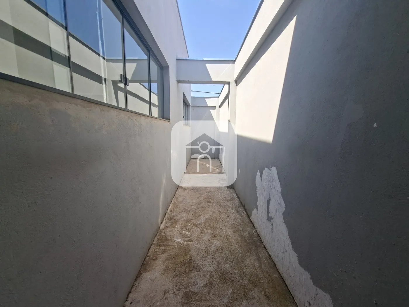 Alugar Comercial / Loja Condomínio em Uberlândia R$ 1.450,00 - Foto 4