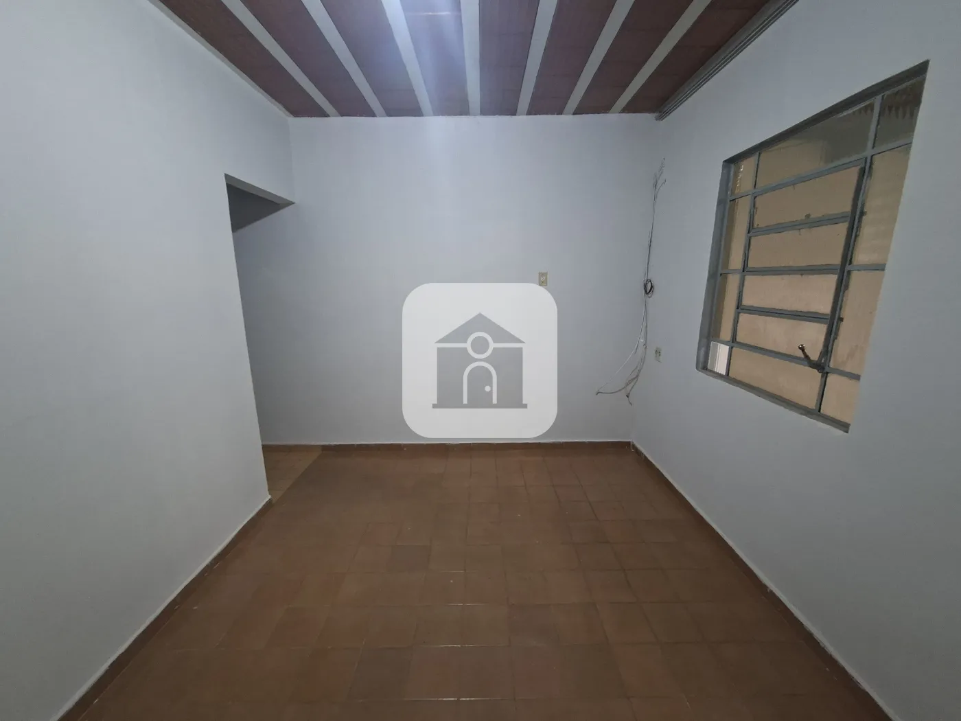 Alugar Casa / Padrão em Uberlândia R$ 1.000,00 - Foto 1