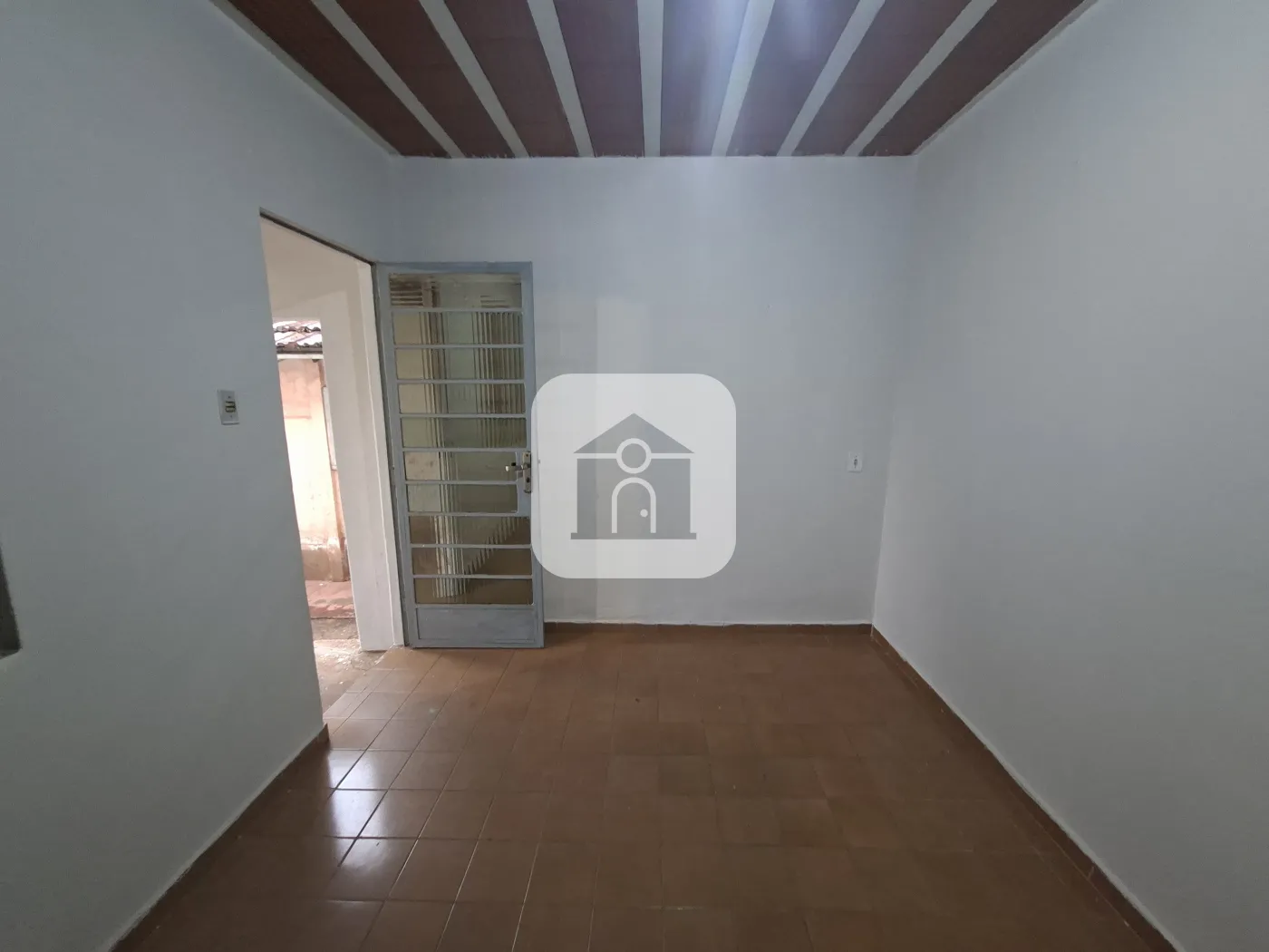 Alugar Casa / Padrão em Uberlândia R$ 1.000,00 - Foto 2