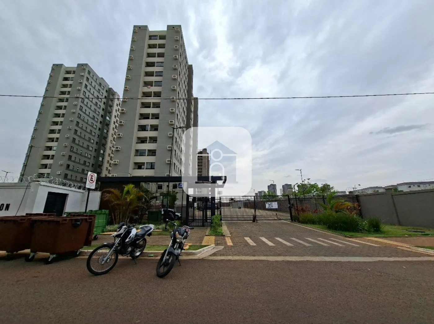 Alugar Apartamento / Padrão em Uberlândia R$ 1.800,00 - Foto 1