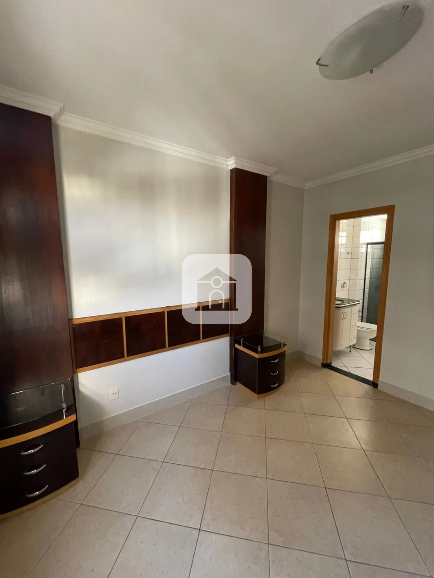 Alugar Apartamento / Padrão em Uberlândia R$ 2.300,00 - Foto 9