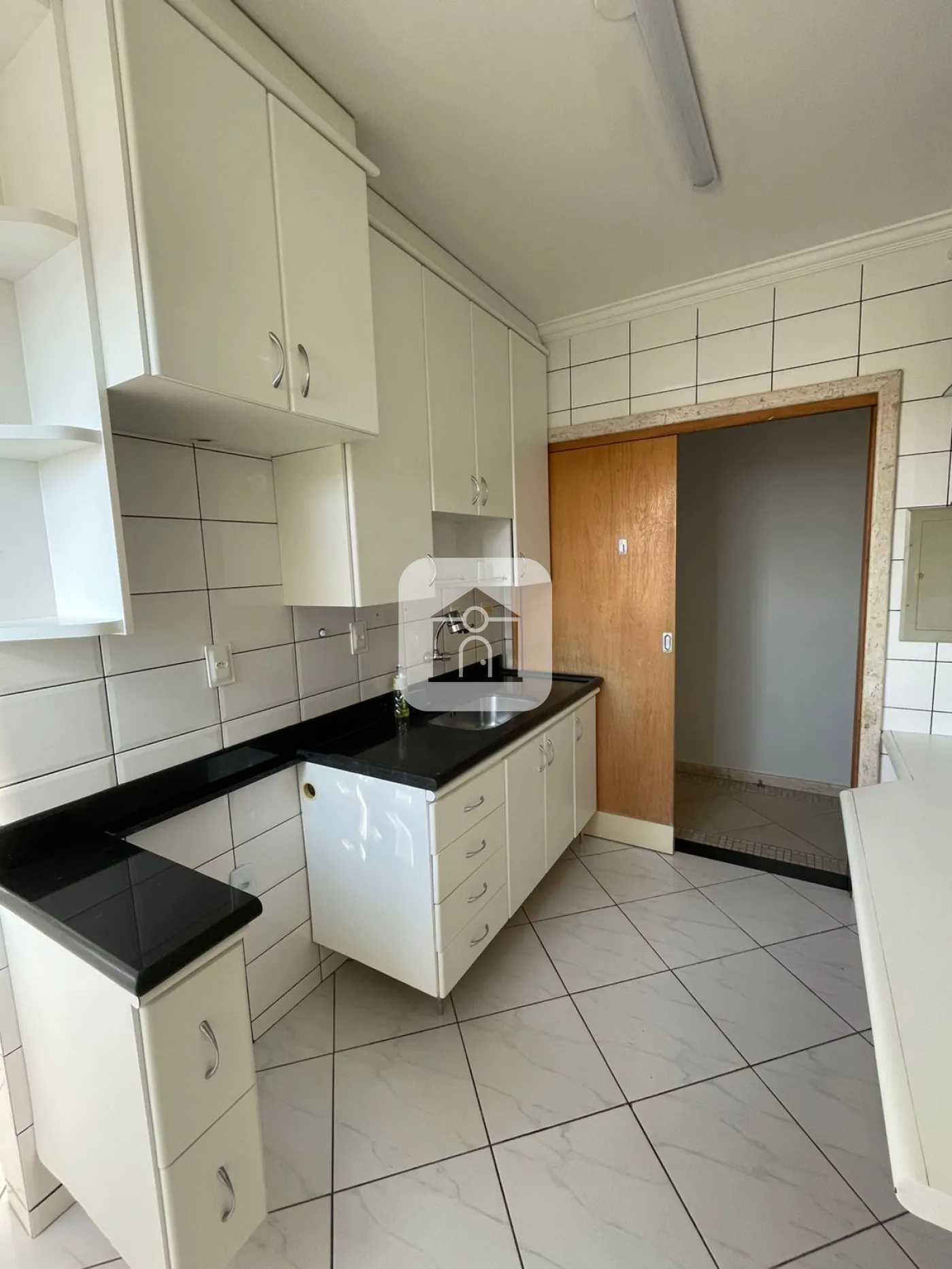 Alugar Apartamento / Padrão em Uberlândia R$ 2.300,00 - Foto 16