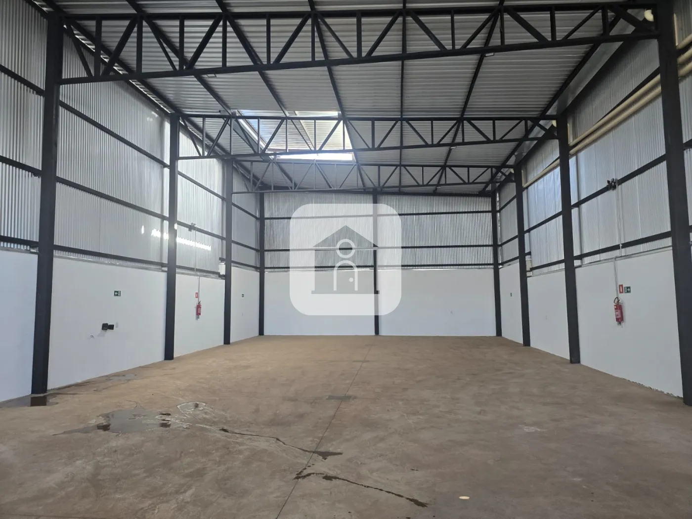 Comprar Comercial / Barracão em Uberlândia R$ 1.050.000,00 - Foto 3
