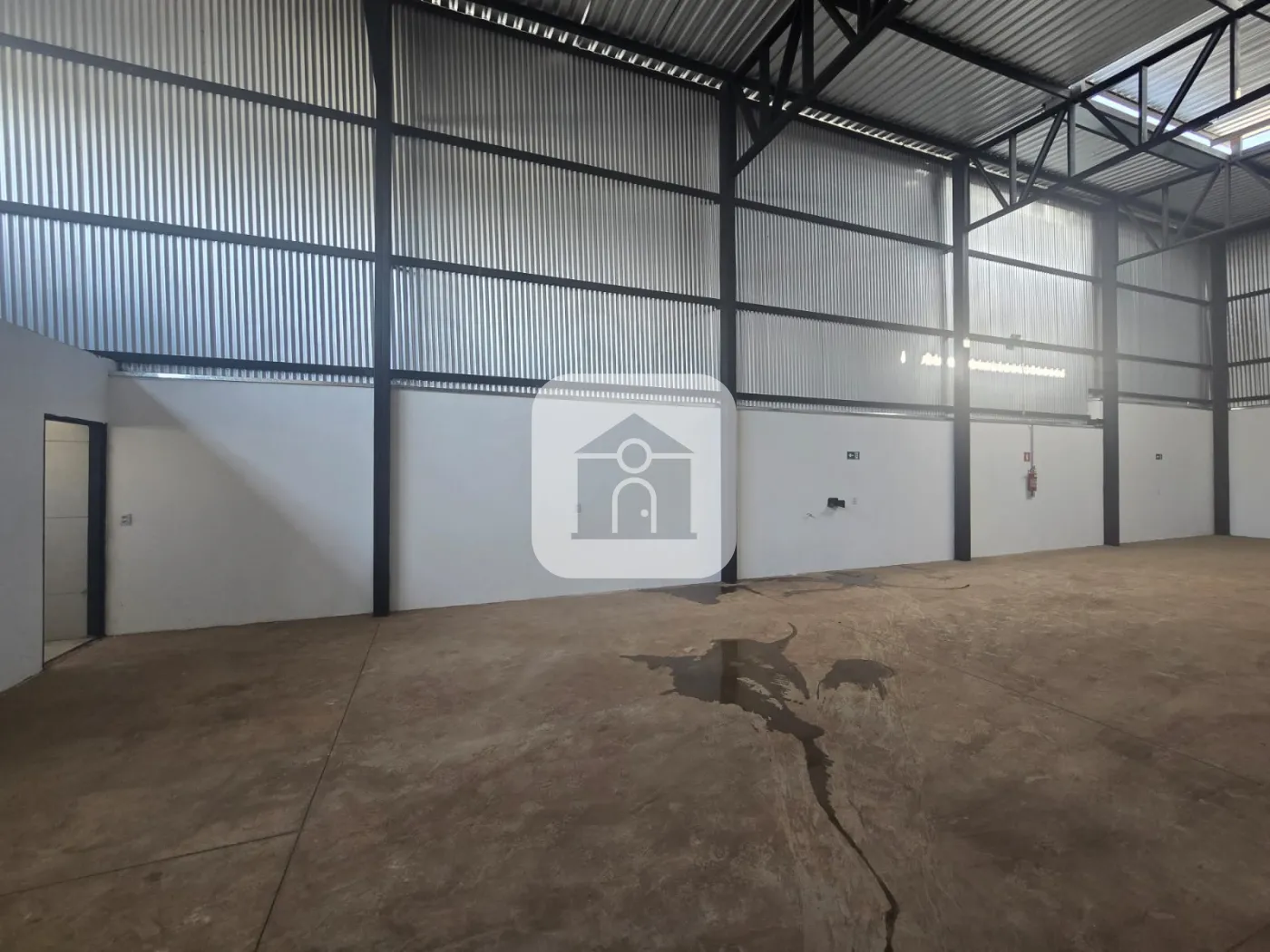 Comprar Comercial / Barracão em Uberlândia R$ 1.050.000,00 - Foto 4