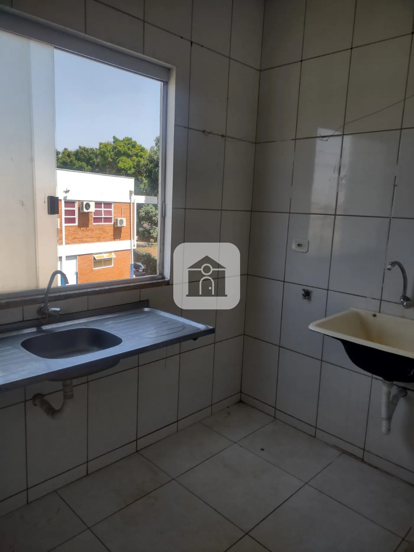 Alugar Apartamento / Sobrado em Uberlândia R$ 1.300,00 - Foto 4