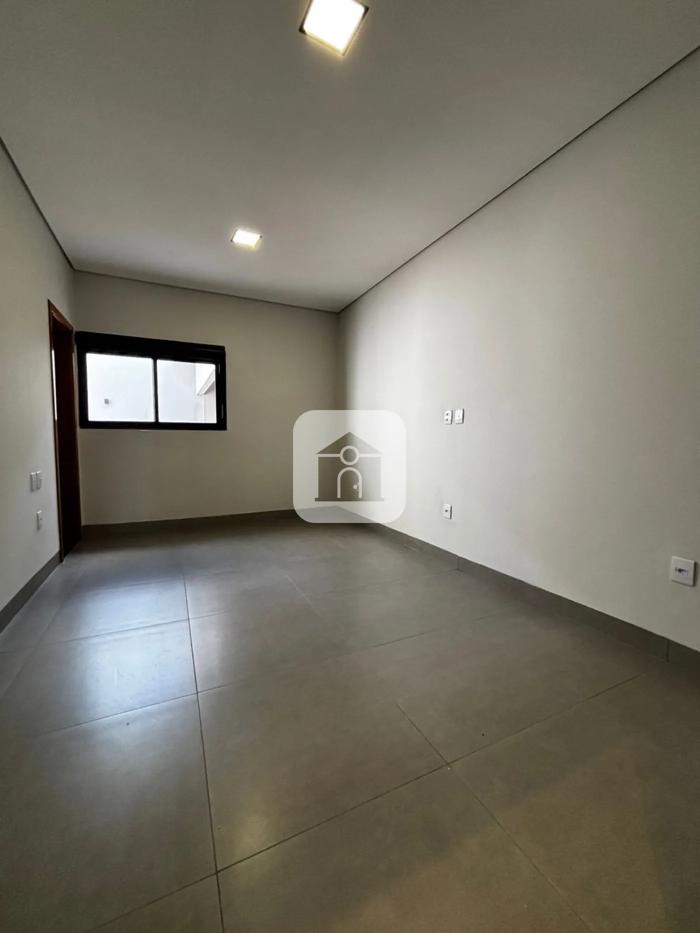 Comprar Casa / Padrão em Uberlândia R$ 990.000,00 - Foto 3
