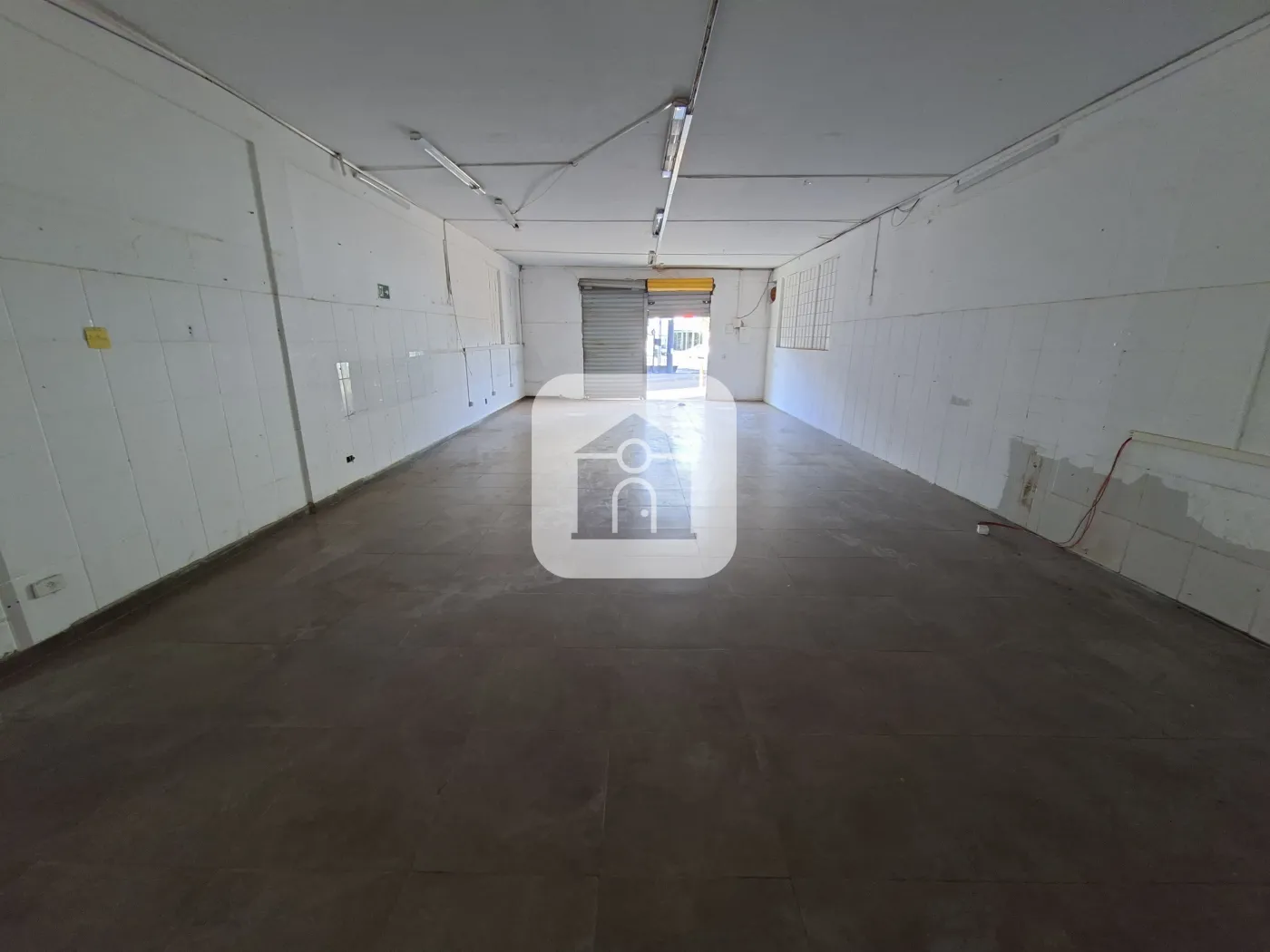 Alugar Comercial / Loja em Uberlândia R$ 2.000,00 - Foto 2