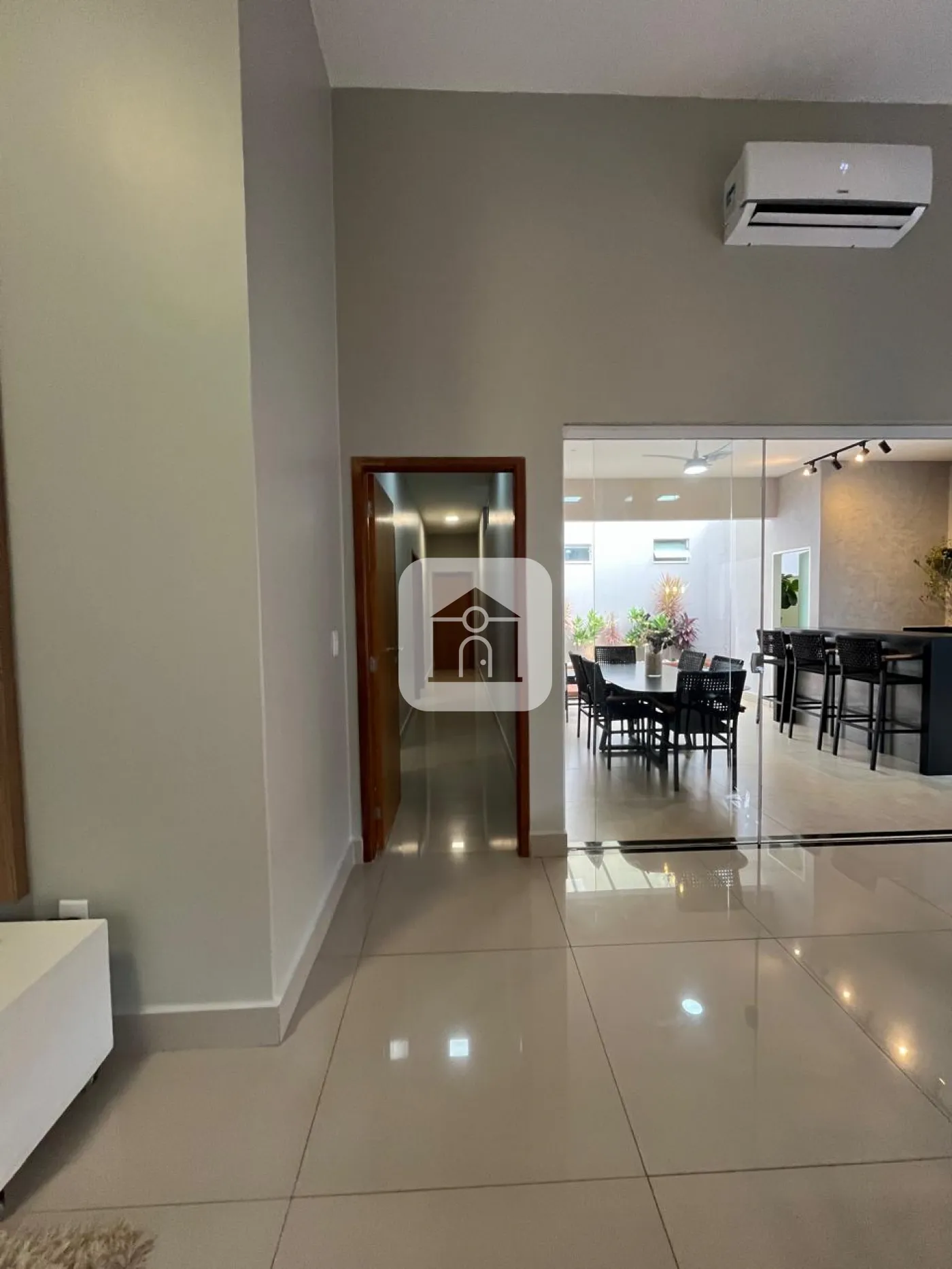 Comprar Casa / Padrão em Uberlândia R$ 950.000,00 - Foto 2