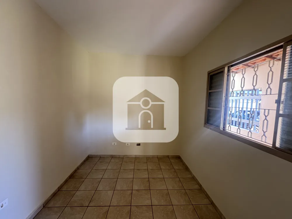 Alugar Casa / Padrão em Uberlândia R$ 1.250,00 - Foto 1