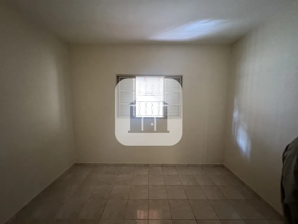 Alugar Casa / Padrão em Uberlândia R$ 1.250,00 - Foto 3