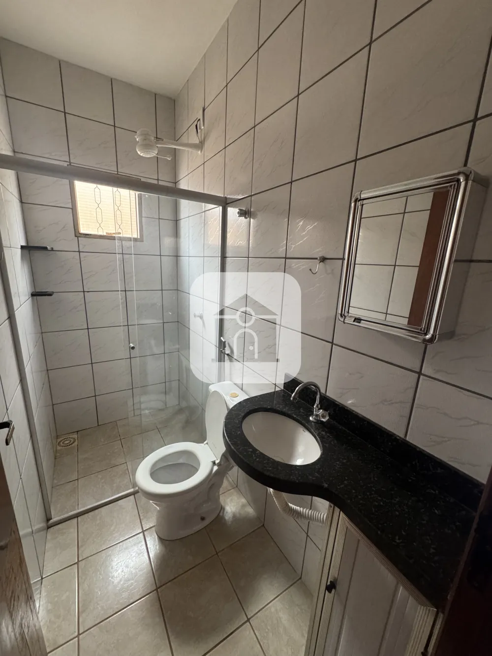 Alugar Casa / Padrão em Uberlândia R$ 1.250,00 - Foto 5